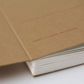 Design-Notizbuch mit aufgeschlagenen Umschlag