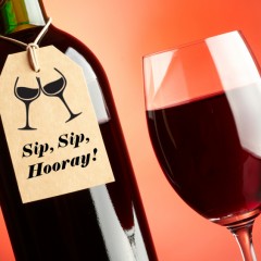 Sip, Sip – Hooray! Die besten Sprüche für Ihre Flaschenanhänger
