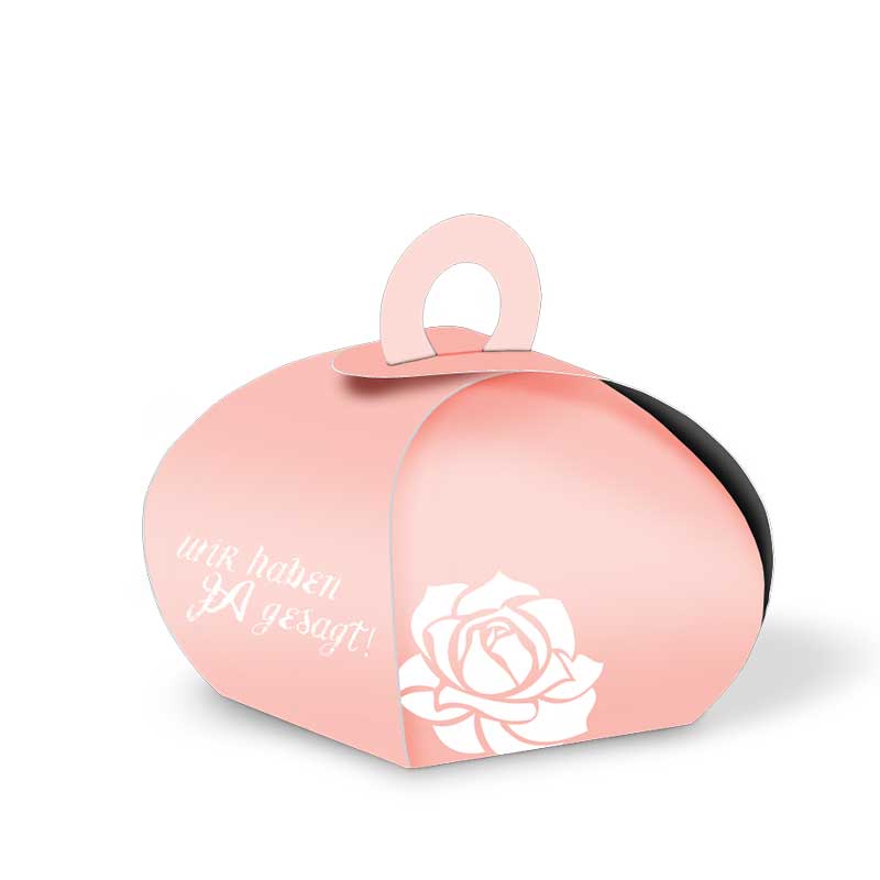 Geschenkverpackung mit dezentem Rosen-Motiv auf rosa Hintergrund