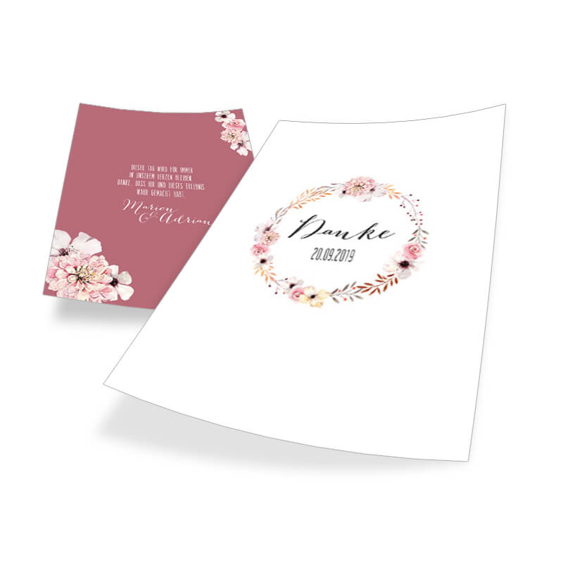 Kontrastreiche Dankeskarte zur Hochzeitsfeier mit eleganter Blumenkranz-Illustration
